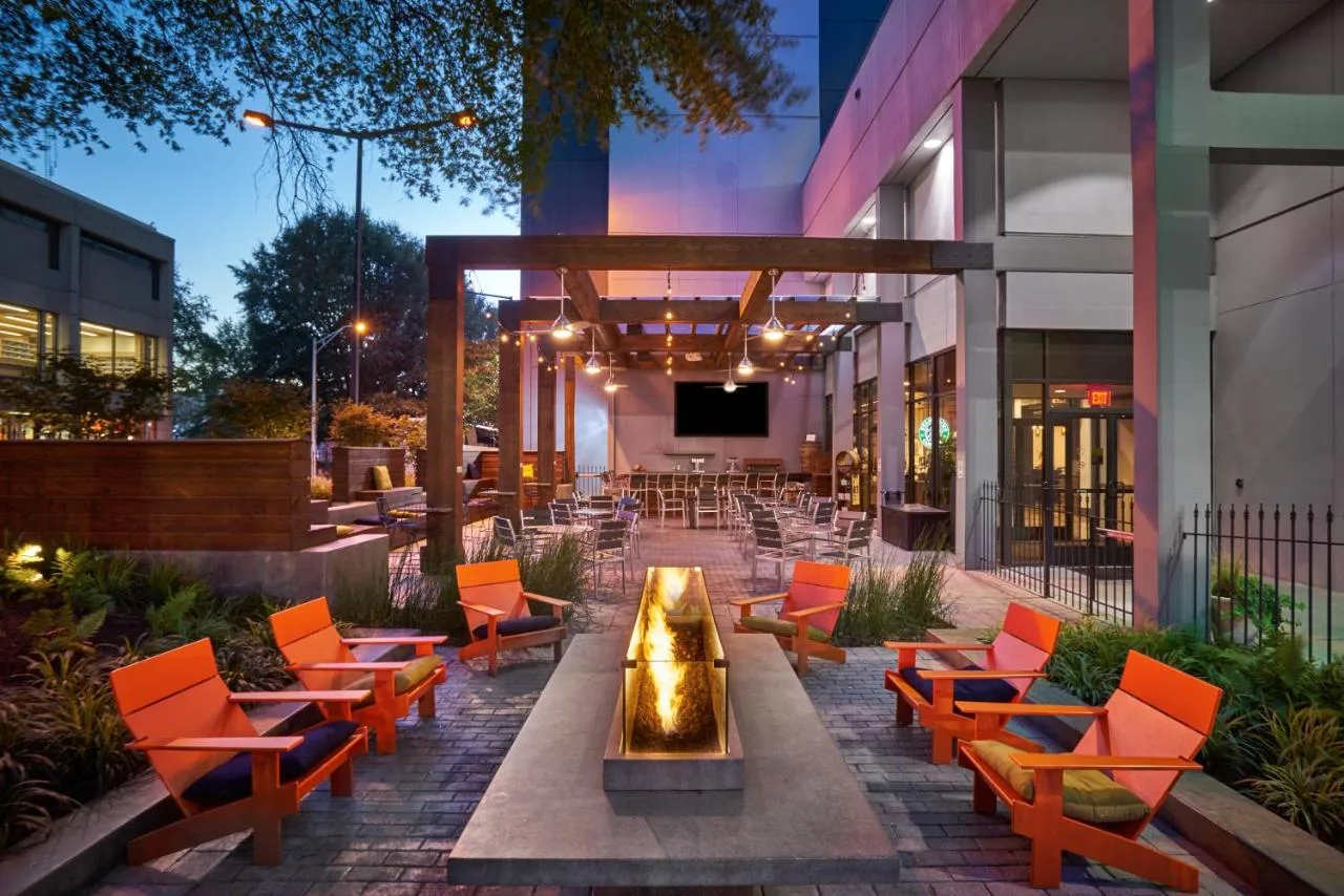 the hilton pet-friendly hotel in knoxville tn with outdoor fire and seating